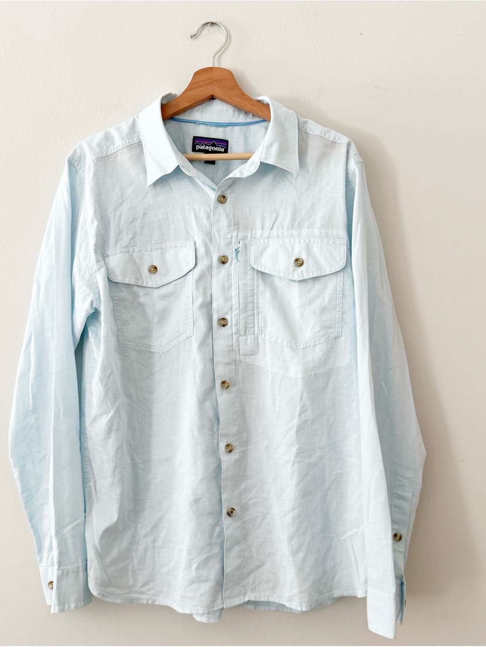 NEW Patagonia Break Up Blue Chambray Long Sleeve Button Up  Shirt Men's medium.